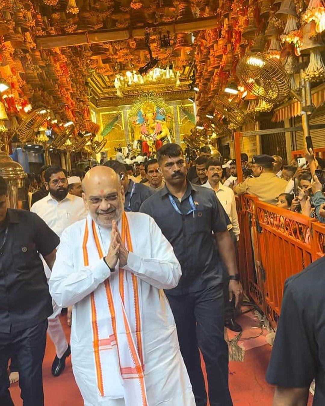 इसे कुछ लोग महाराष्ट्र की राजनीतिक समीकरणों में संभावित बदलाव के संकेत के रूप में देख रहे हैं.