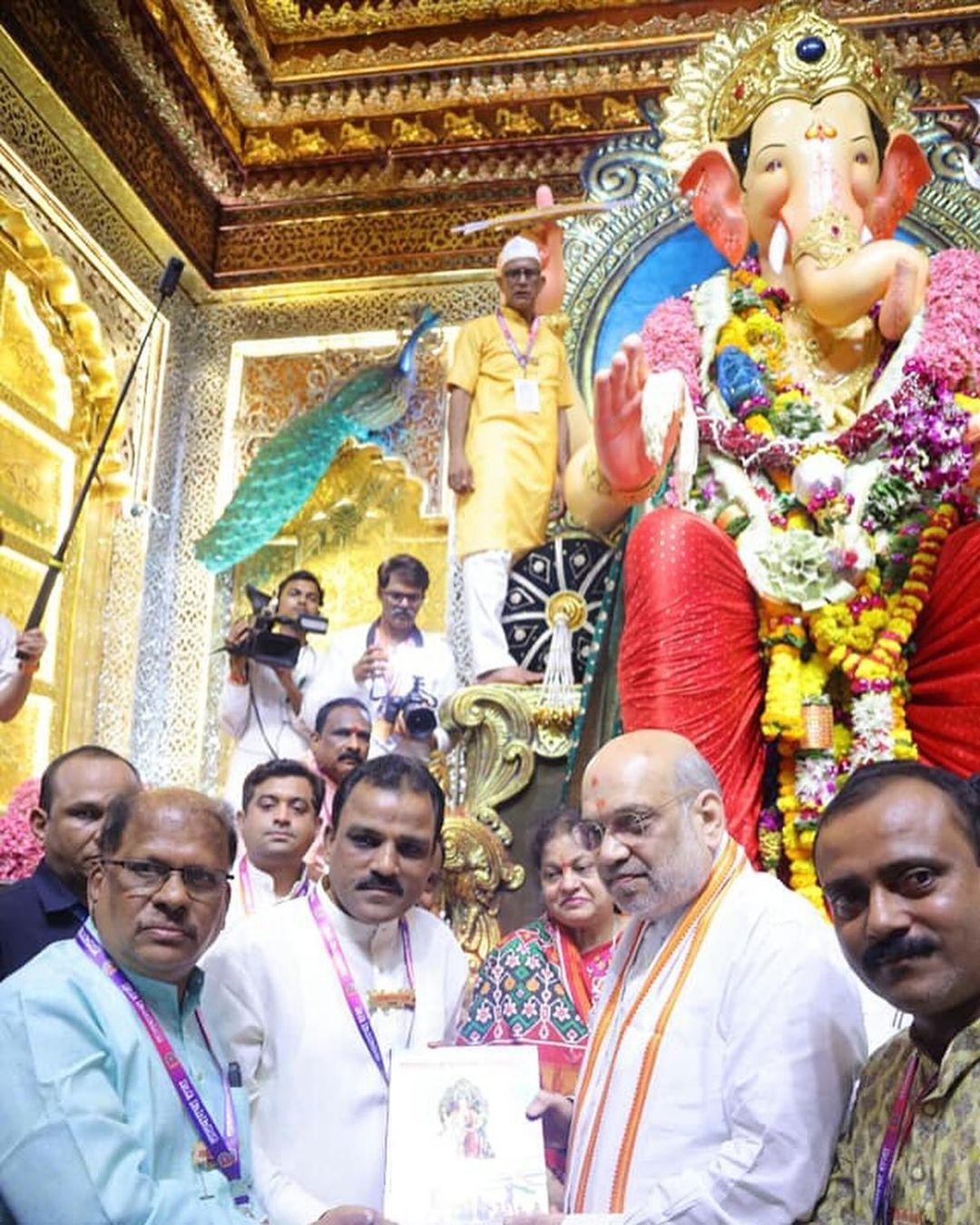 अजित पवार के इस कार्यक्रम में उपस्थित न होने से उनके और भाजपा के बीच संबंधों को लेकर सवाल खड़े हो रहे हैं. 