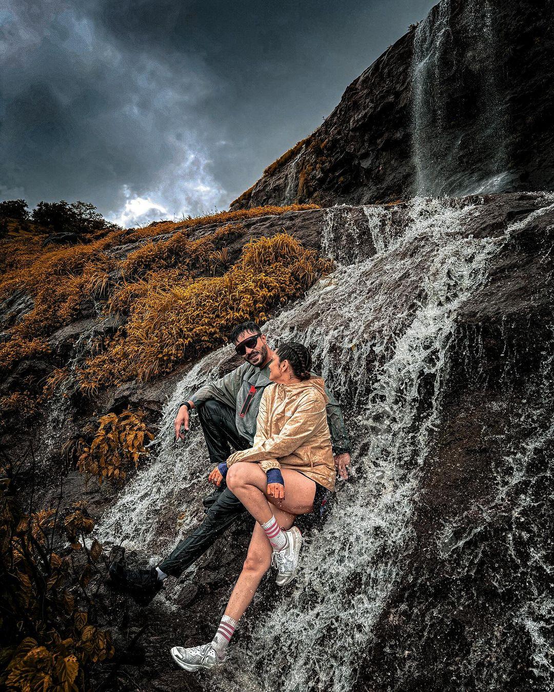 अंकिता लोखंडे-विक्की जैन की ये धांसू फोटोज इस समय सोशल मीडिया पर खूब वायरल हो रही हैं. 