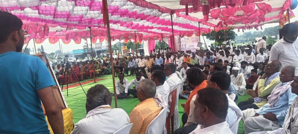 रैली के दौरान लोग सुप्रीम कोर्ट के निर्णय के समर्थन में तख्तियां लेकर तहसील कार्यालय तक पहुंचे. रैली के समापन के बाद अण्णाभाऊ साठे की प्रतिमा के पास मुख्य कार्यक्रम का आयोजन हुआ.