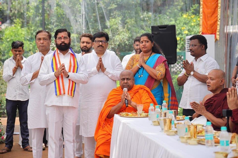 मुख्यमंत्री ने कहा कि यदि हम बुद्ध के सिद्धांतों को अपने जीवन में उतारें तो समाज, राज्य और देश अधिक खुशहाल हो सकते हैं. उन्होंने कहा कि आज ज्ञान का महत्व तो है, लेकिन बुद्ध का दर्शन भी उतना ही आवश्यक है. 
