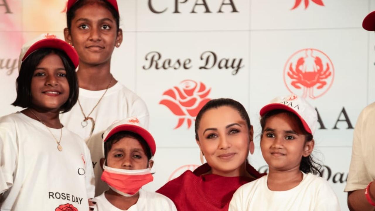 वर्ल्ड रोज़ डे हर साल 22 सितंबर को कैंसर के बारे में जागरूकता बढ़ाने और कैंसर पीड़ितों तथा उनके परिवारों के साथ एकजुटता प्रदर्शित करने के लिए मनाया जाता है. 