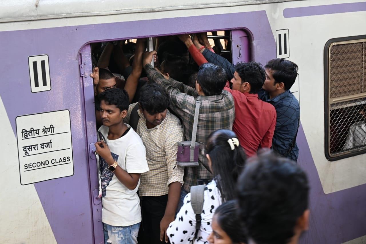 तब तक यात्रियों को इस कार्य के कारण होने वाली कठिनाइयों को झेलना पड़ेगा.