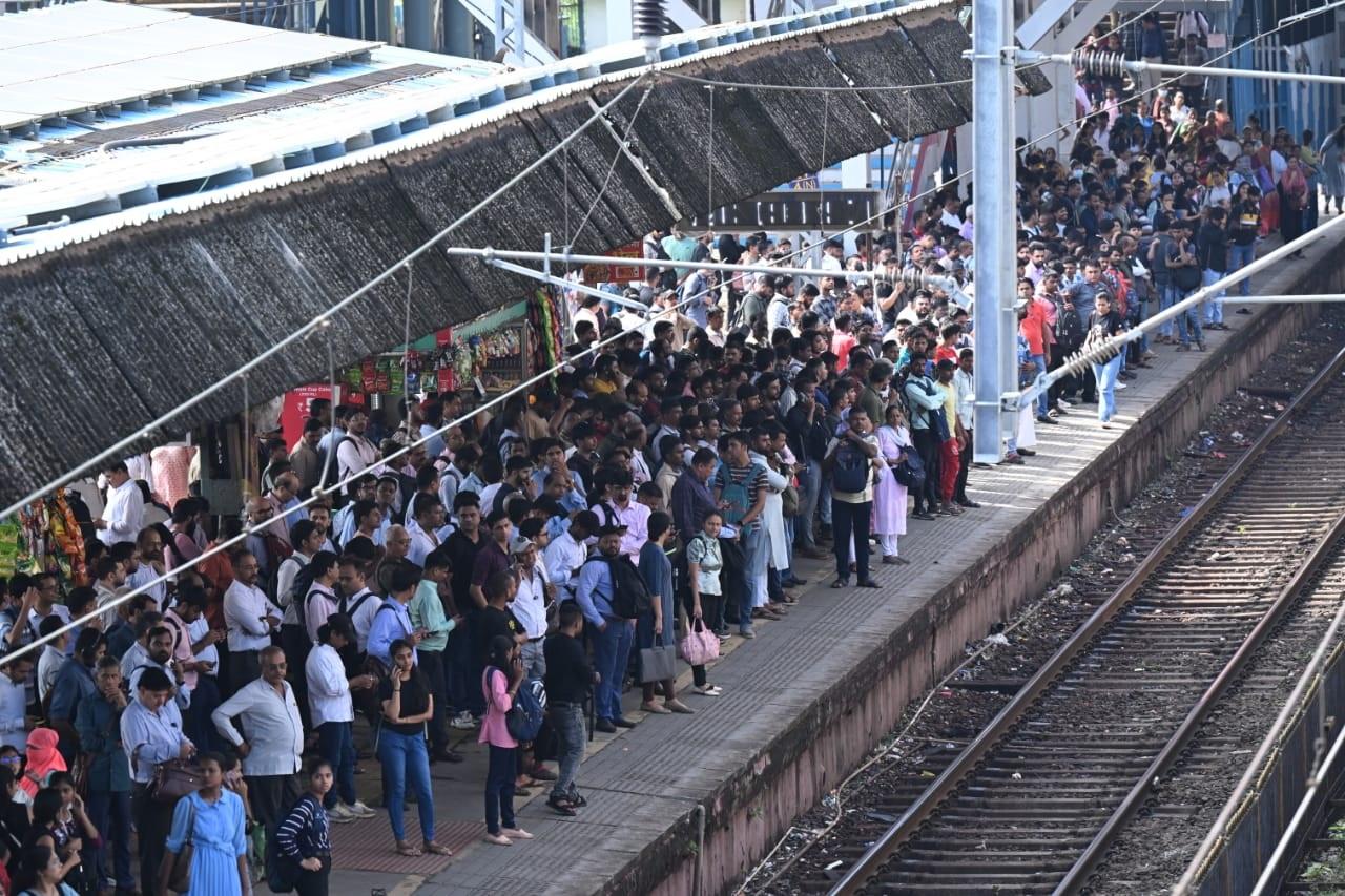 इस निर्माण के कारण पश्चिम रेलवे ने इन क्षेत्रों में गति प्रतिबंध लागू किया है. 