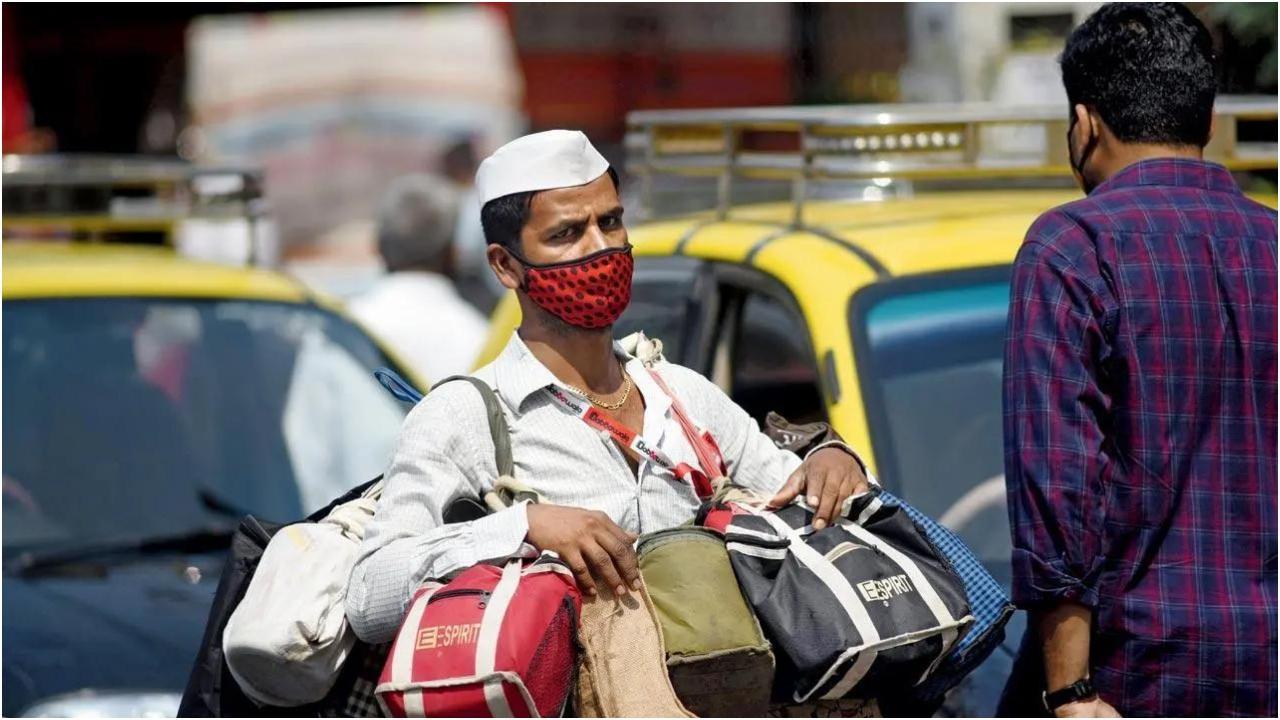 मुंबई के डब्बावालों की फाइल फोटो