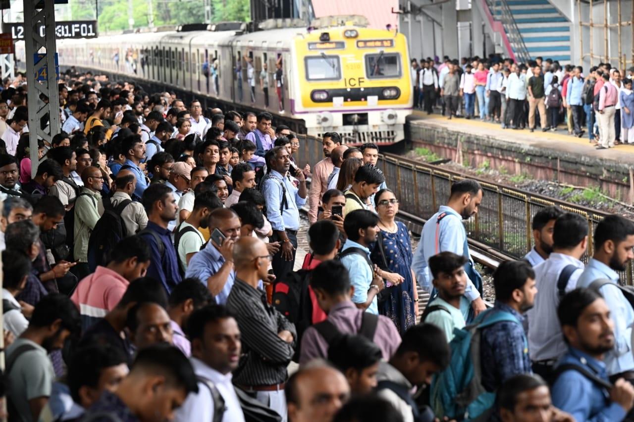 साथ ही, प्रशासन ने बारिश और निर्माण कार्य के चलते हो रही देरी के लिए खेद व्यक्त किया है और यात्रियों की सुरक्षा सुनिश्चित करने के लिए सभी आवश्यक कदम उठाने का भरोसा दिलाया है. 