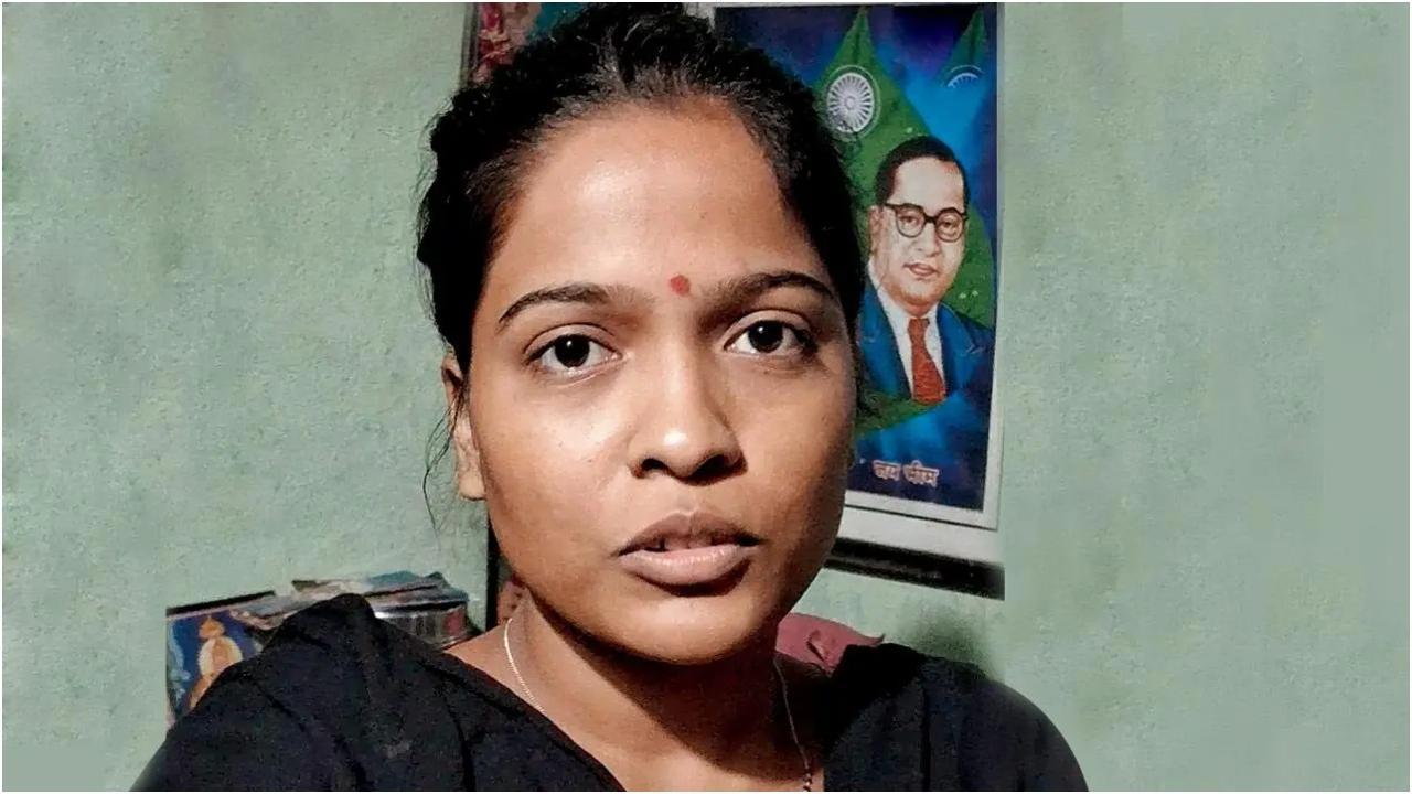 विमल गायकवाड़ की भतीजी दीपाली बंसोड़े शुक्रवार को पवई स्थित अपने आवास पर