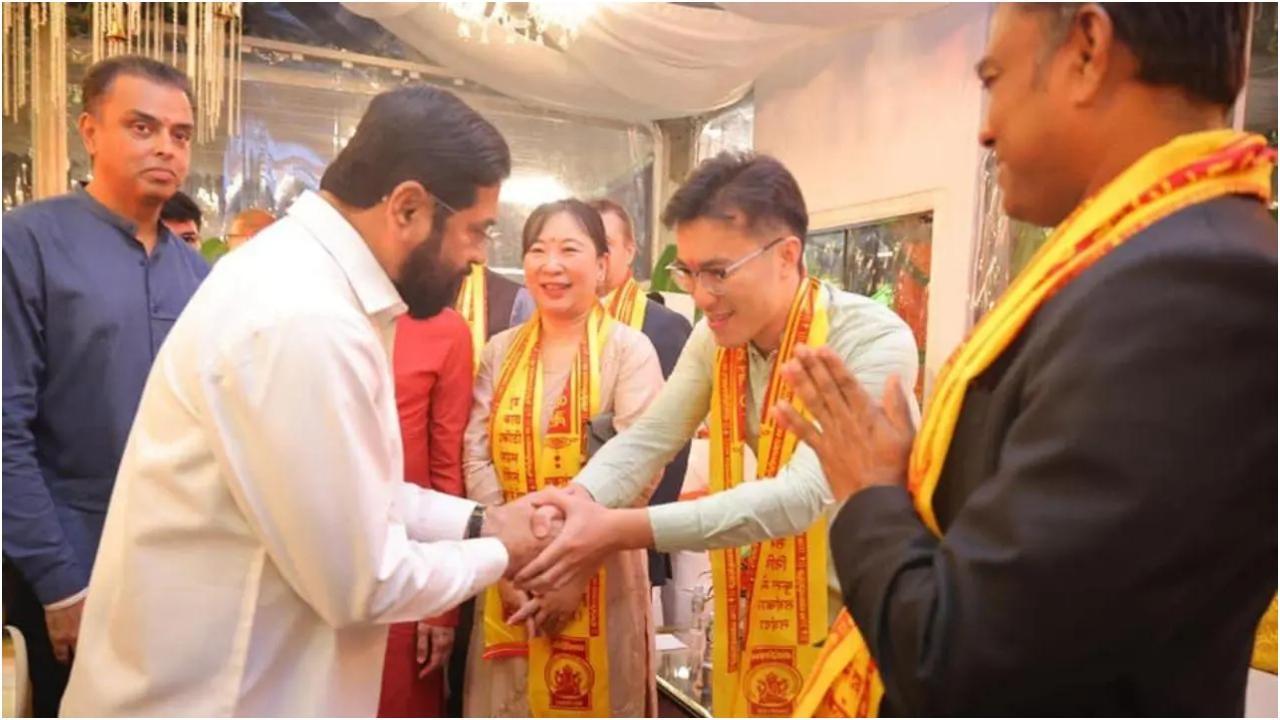 सीएम शिंदे के आवास पर समारोह में 22 देशों के राजनयिक शामिल हुए/X