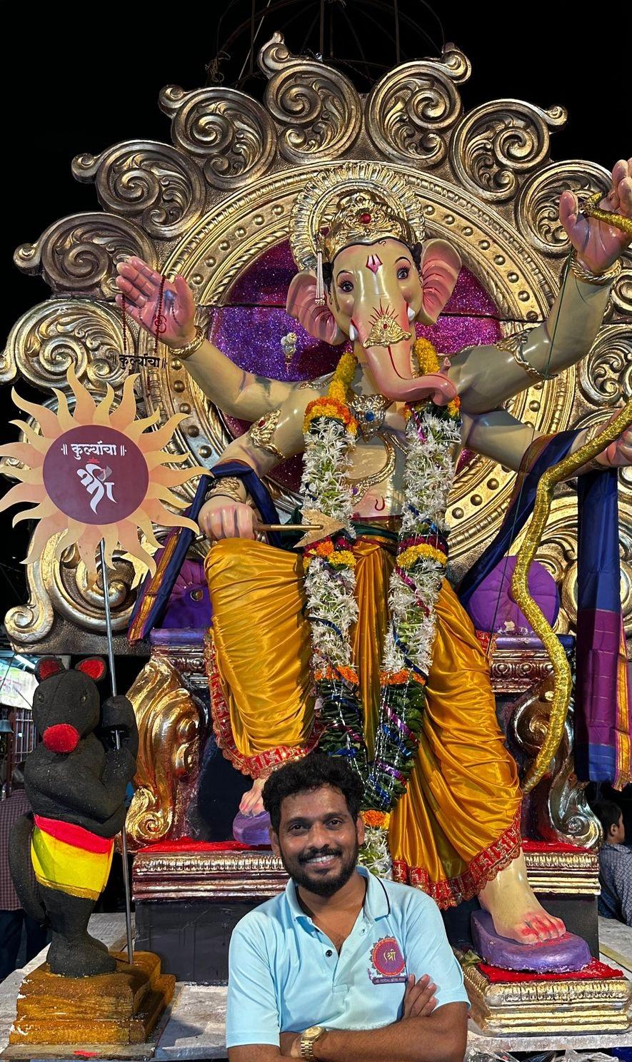 बप्पा के स्वागत के साथ ही मंडल के सभी सदस्य गणेशोत्सव की शुरुआत की खुशी में मग्न नजर आए. 