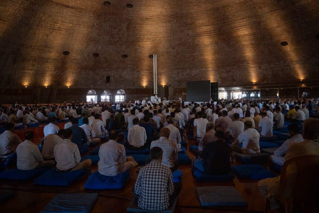 गोयनका जी का योगदान अद्वितीय है; उन्होंने विपश्यना ध्यान को भारत में पुनः स्थापित किया और इसे वैश्विक स्तर पर फैलाने का महान कार्य किया. 