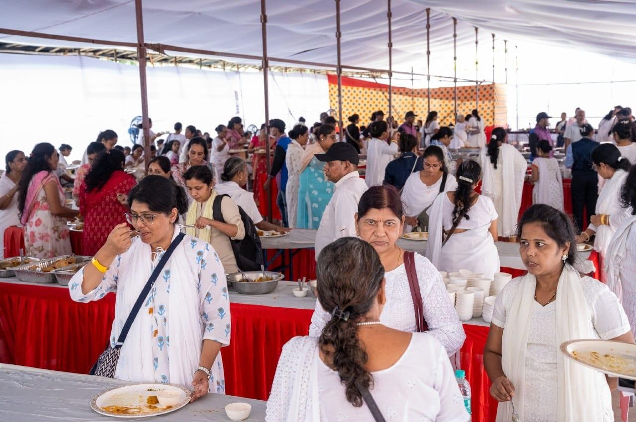 उनके नेतृत्व और दृष्टिकोण ने विपश्यना को एक वैश्विक आंदोलन के रूप में विकसित किया.