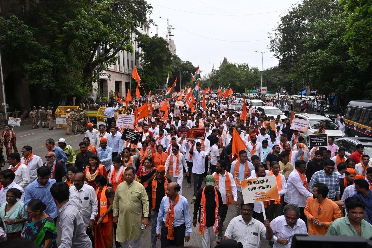 इस पूरे घटनाक्रम ने राज्य में राजनीतिक तापमान को और भी बढ़ा दिया है, और आने वाले दिनों में इस मुद्दे पर और भी उग्र प्रदर्शन देखने को मिल सकते हैं.