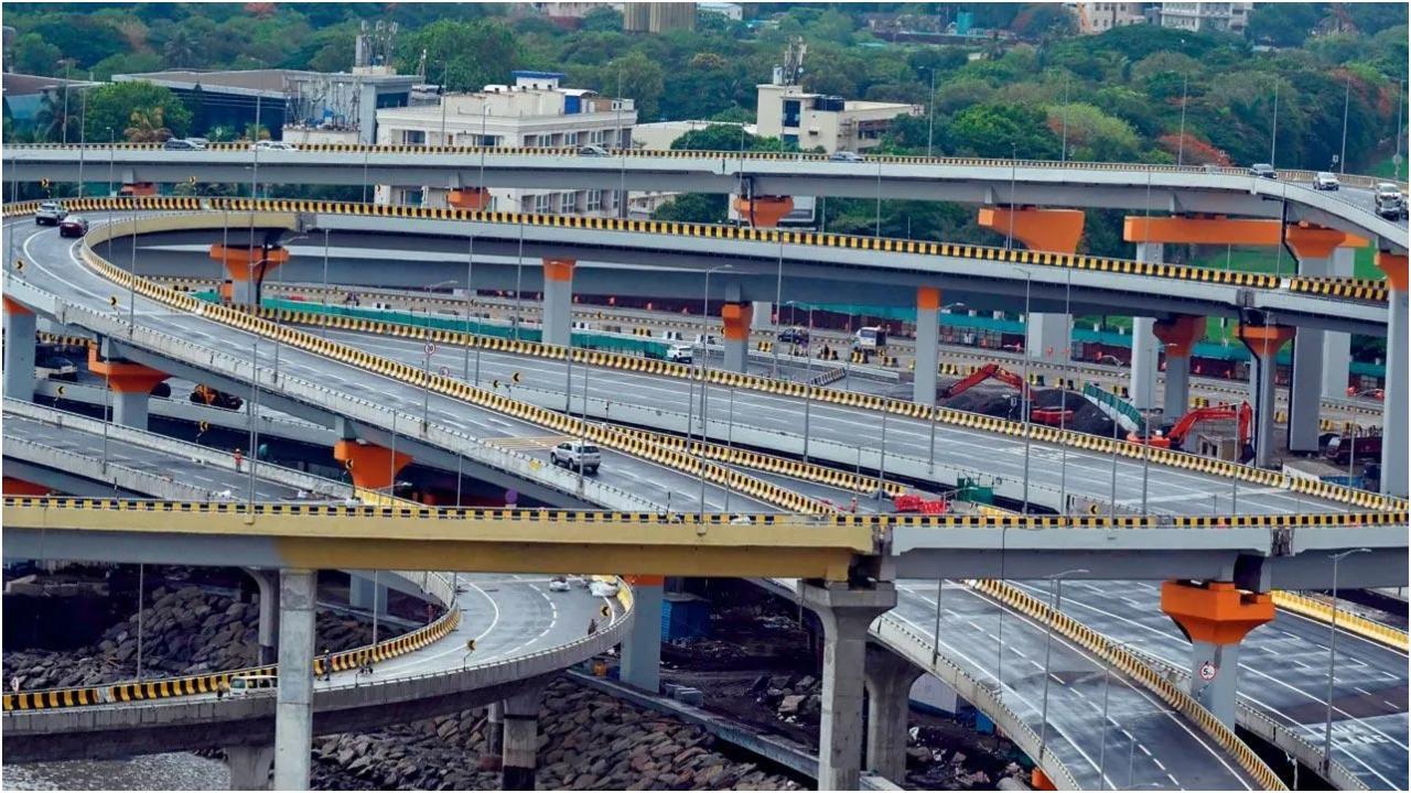 नगर निगम आयुक्त भूषण गगरानी ने कहा कि होर्डिंग की योजना अभी तक अंतिम रूप नहीं दी गई है. फाइल फोटो/आशीष राजे