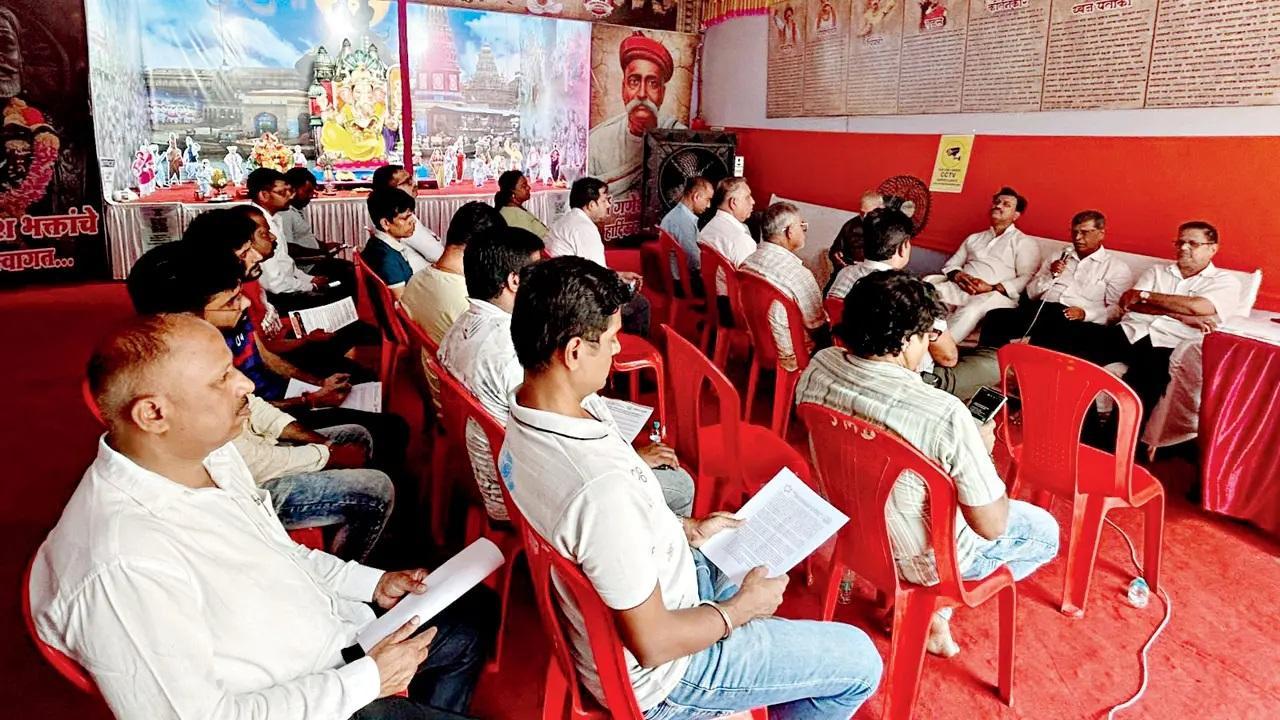 संघों ने पहले ही स्थानीय राजनीतिक नेताओं से मुलाकात की है और उन सभी ने इस मुद्दे का समर्थन करने के लिए सहमति व्यक्त की है.