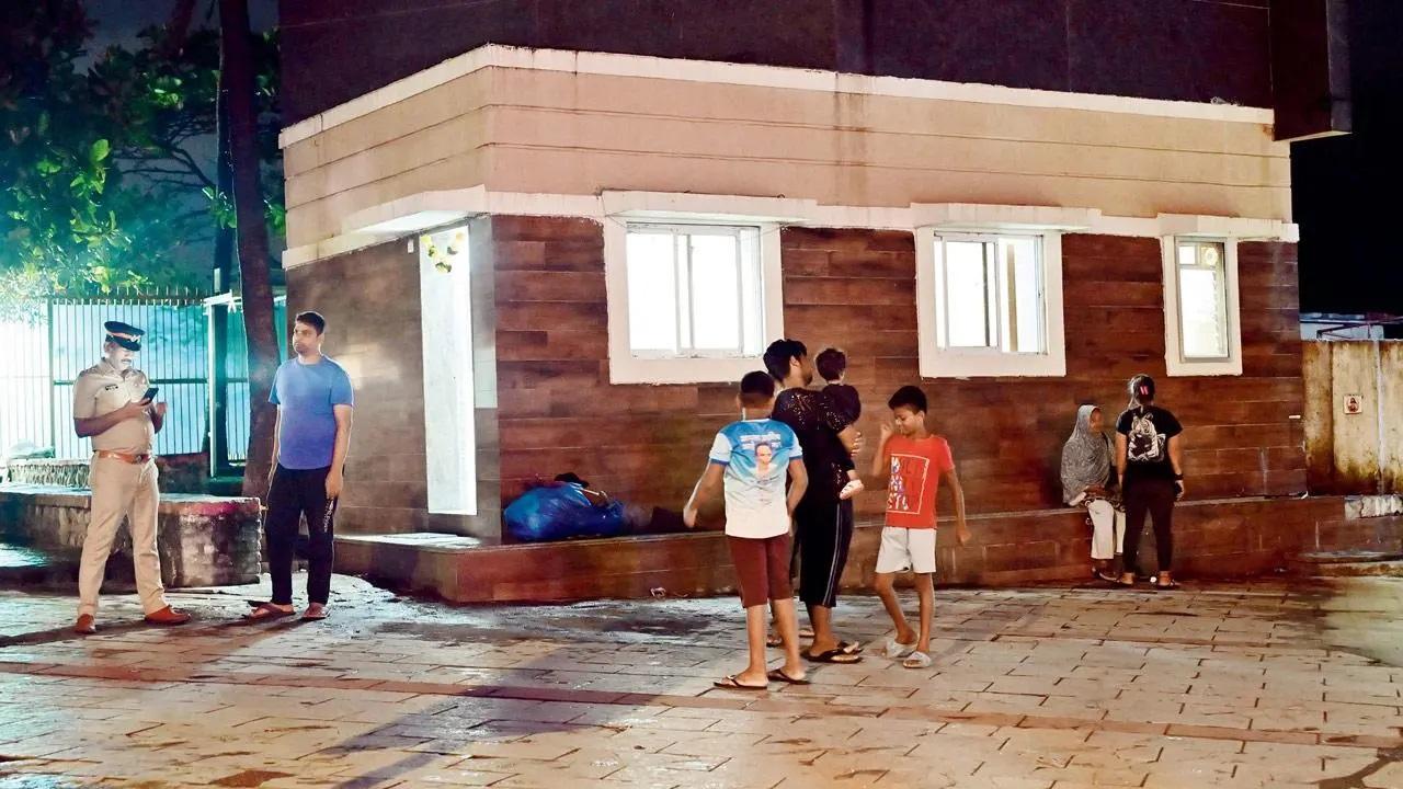 माउंट मैरी मॉल से पहले राजनीतिक घमासान संरचना लगभग छह महीने पहले दानकर्ता निधि का उपयोग करके बनाई गई थी. Pic/Shadab Khan