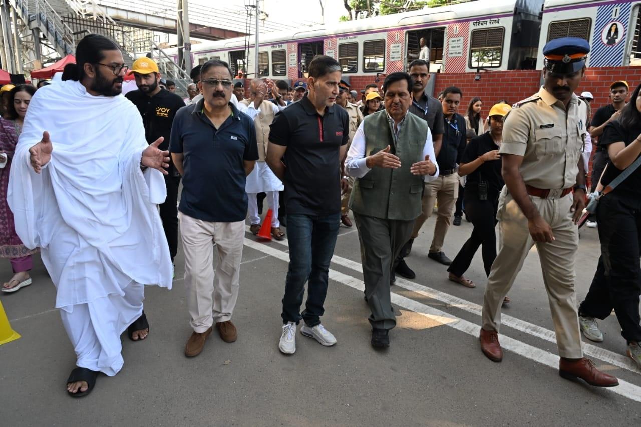 उद्घाटन के मौके पर आध्यात्मिक गुरु पूज्य गुरुदेवश्री राकेशजी, पुलिस आयुक्त विवेक फनसालकर, बीएमसी आयुक्त भूषण गंगरानी और महाराष्ट्र के मंत्री मंगलप्रभात उपस्थित थे. 