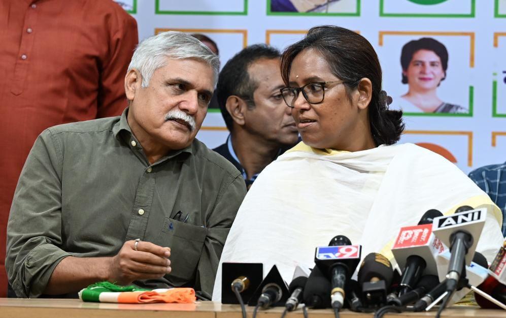 सांसद गायकवाड़ ने कहा कि कांग्रेस अध्यक्ष मल्लिकार्जुन खड़गे और राहुल गांधी ने संविधान और लोकतंत्र की रक्षा के लिए महत्वपूर्ण भूमिका निभाई है. उन्होंने कहा कि भाजपा द्वारा दिए गए 400 सीटों के लक्ष्य को रोकने में महाराष्ट्र के लोगों का बड़ा योगदान है.