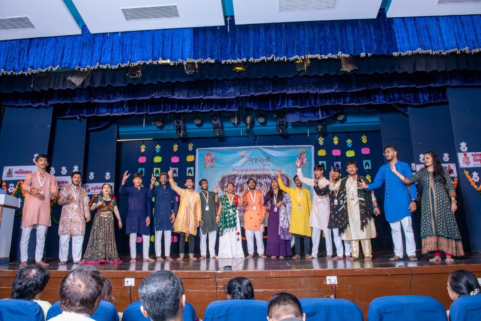 हर साल ये समारोह अलग-अलग थीम पर होता है, इस बार गुजराती विरासत और संस्कृति के अलावा आजादी के 75 साल का जश्न मनाया गया. इस साल की थीम थी `मातृभाषा में शिक्षा का महत्व`.