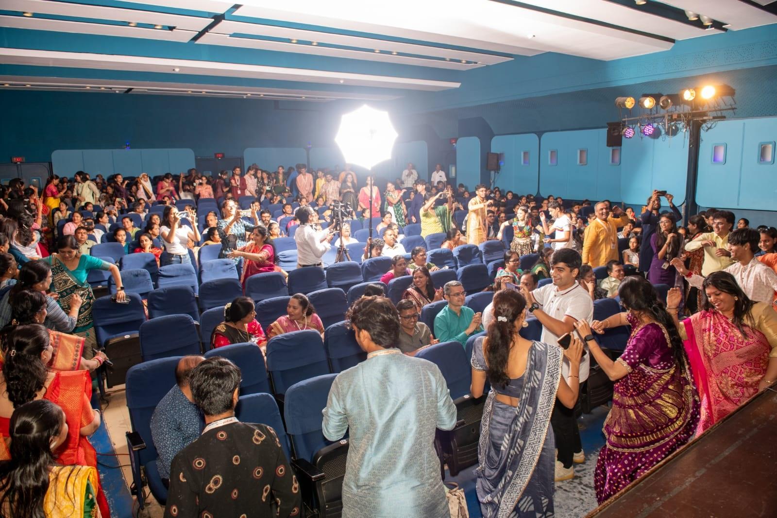 कुल मिलाकर 1,40,000 रुपये के नकद इनाम दिए गए.