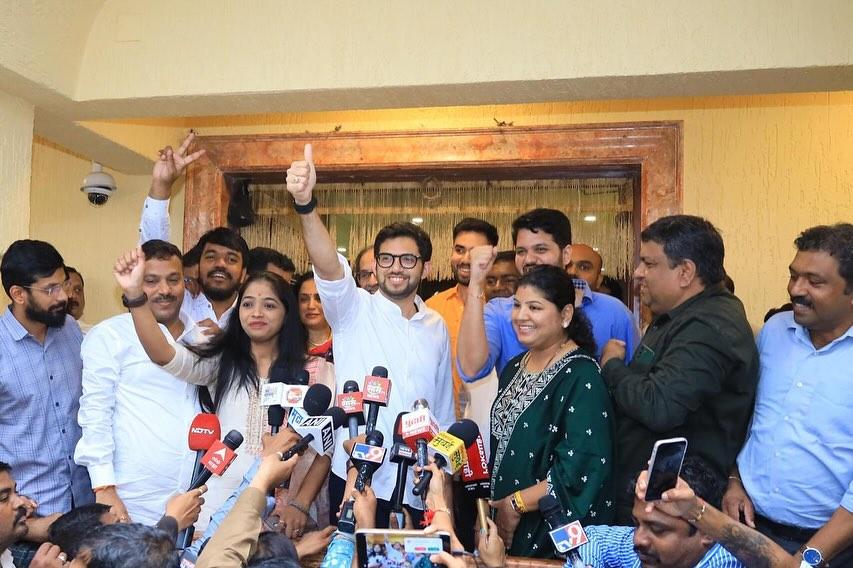 कुल मिलाकर, मुंबई विश्वविद्यालय सीनेट चुनाव में यह जीत युवा सेना और शिवसेना के लिए एक बड़ी उपलब्धि है, जो यह दर्शाती है कि पार्टी युवाओं के बीच अपनी जड़ें मजबूत कर रही है.  इस जीत ने पार्टी को नई ऊर्जा और जोश से भर दिया है, जो आने वाले समय में शिवसेना के लिए सकारात्मक साबित होगा.