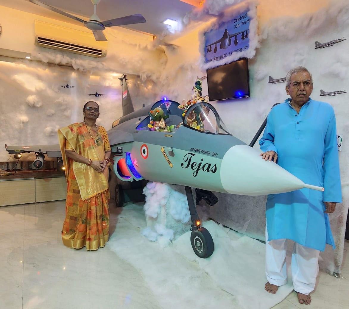 जिससे वह यह संदेश देना चाहते हैं कि पुराने समय में भगवान की सवारी चील थी, जो उस समय का फाइटर जेट था.