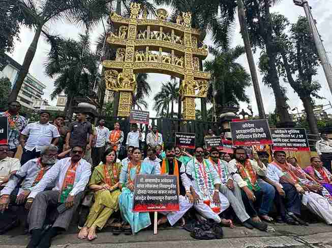 राहुल गांधी का यह बयान भारत में राजनीतिक हलकों में चर्चा का विषय बन गया है और खासतौर से भाजपा ने इस बयान को लेकर तीखी प्रतिक्रिया दी है.
