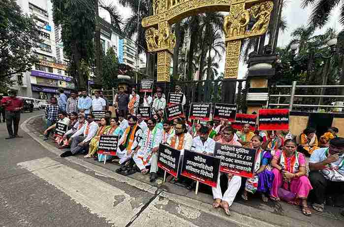 विरोध प्रदर्शन के दौरान दरेकर और उनके समर्थकों ने राहुल गांधी से माफी की मांग की और कहा कि यह बयान पूरी तरह से अस्वीकार्य है. 