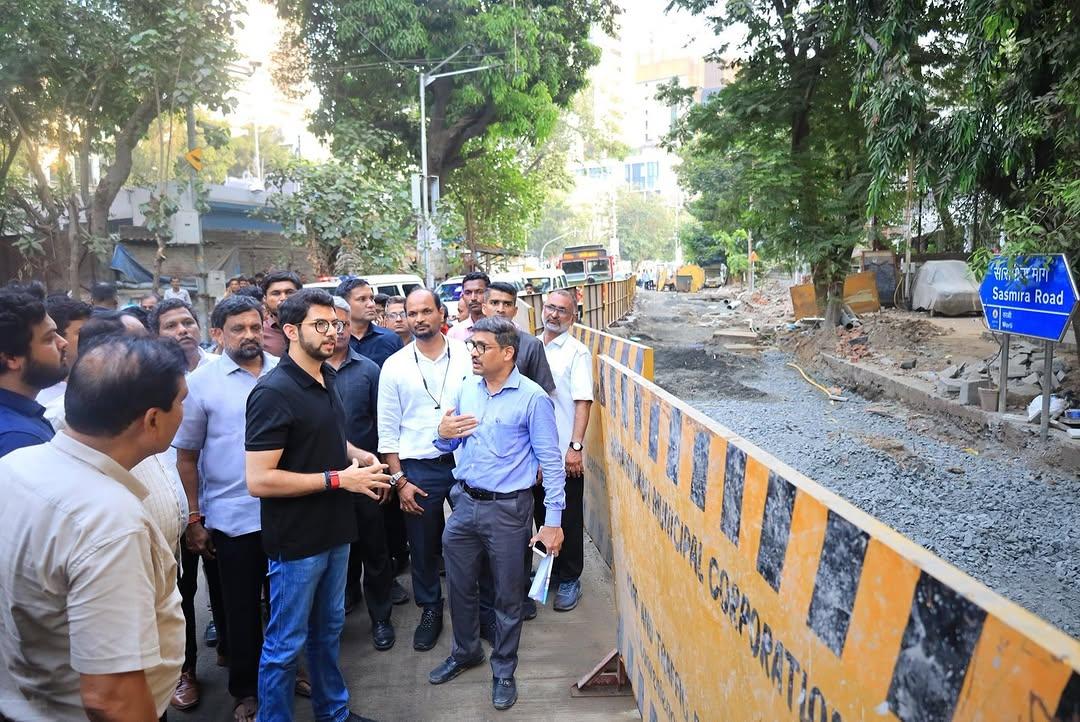 उन्होंने आगे कहा, “मैंने आज वर्ली विधानसभा क्षेत्र में नगर निगम अधिकारियों के साथ निरीक्षण किया और अधूरे पड़े कार्यों के तकनीकी पहलुओं व समयसीमा पर चर्चा की.