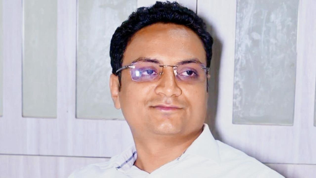 पुलिस ने कहा कि अवाइज़ अंसारी उर्फ ​​अहमद फिलहाल फरार है