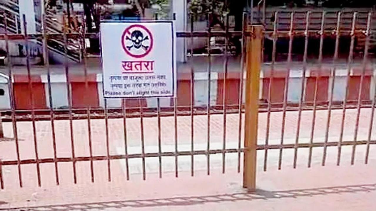 रविवार को बाड़ लगाने का काम पूरा हो गया.