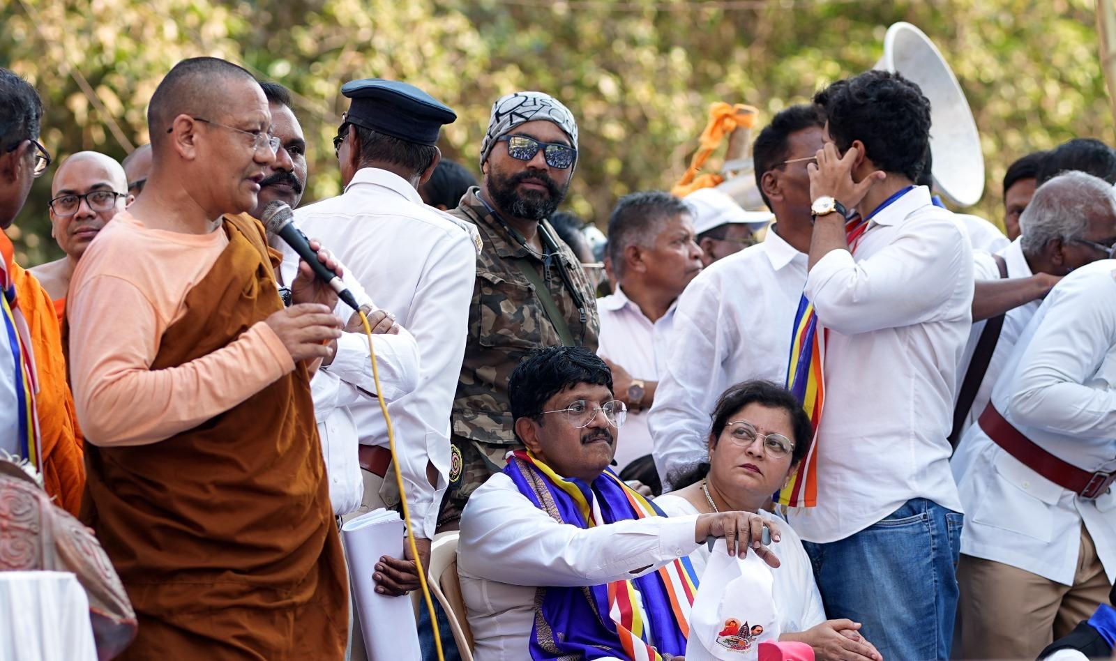 बोधगया, जो कि बौद्ध धर्म के लिए एक अत्यंत महत्वपूर्ण स्थल है, में महाबोधि मंदिर की महत्ता से सभी भलीभांति परिचित हैं. इस मंदिर का ऐतिहासिक और धार्मिक महत्व अत्यधिक है, और यह विश्वभर के बौद्धों के लिए एक तीर्थ स्थल के रूप में कार्य करता है. 
