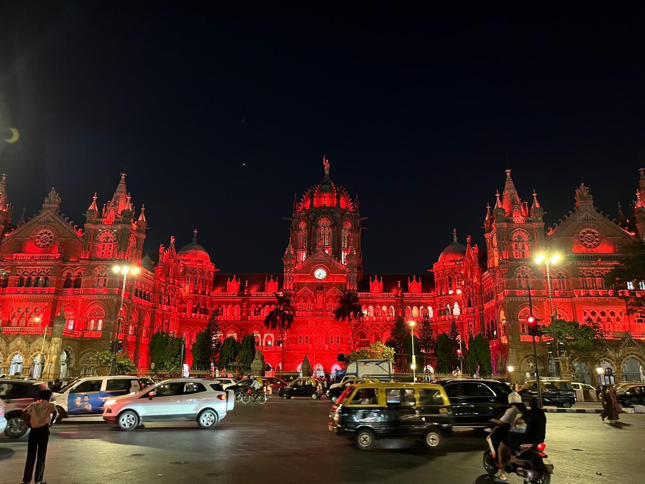भारत में कुल 43 विश्व धरोहर स्थल हैं, और 62 अन्य स्थलों को यूनेस्को की अनंतिम सूची में शामिल किया गया है. इन स्थलों का संरक्षण हमारे इतिहास और सांस्कृतिक धरोहर को बचाने के लिए बहुत आवश्यक है.