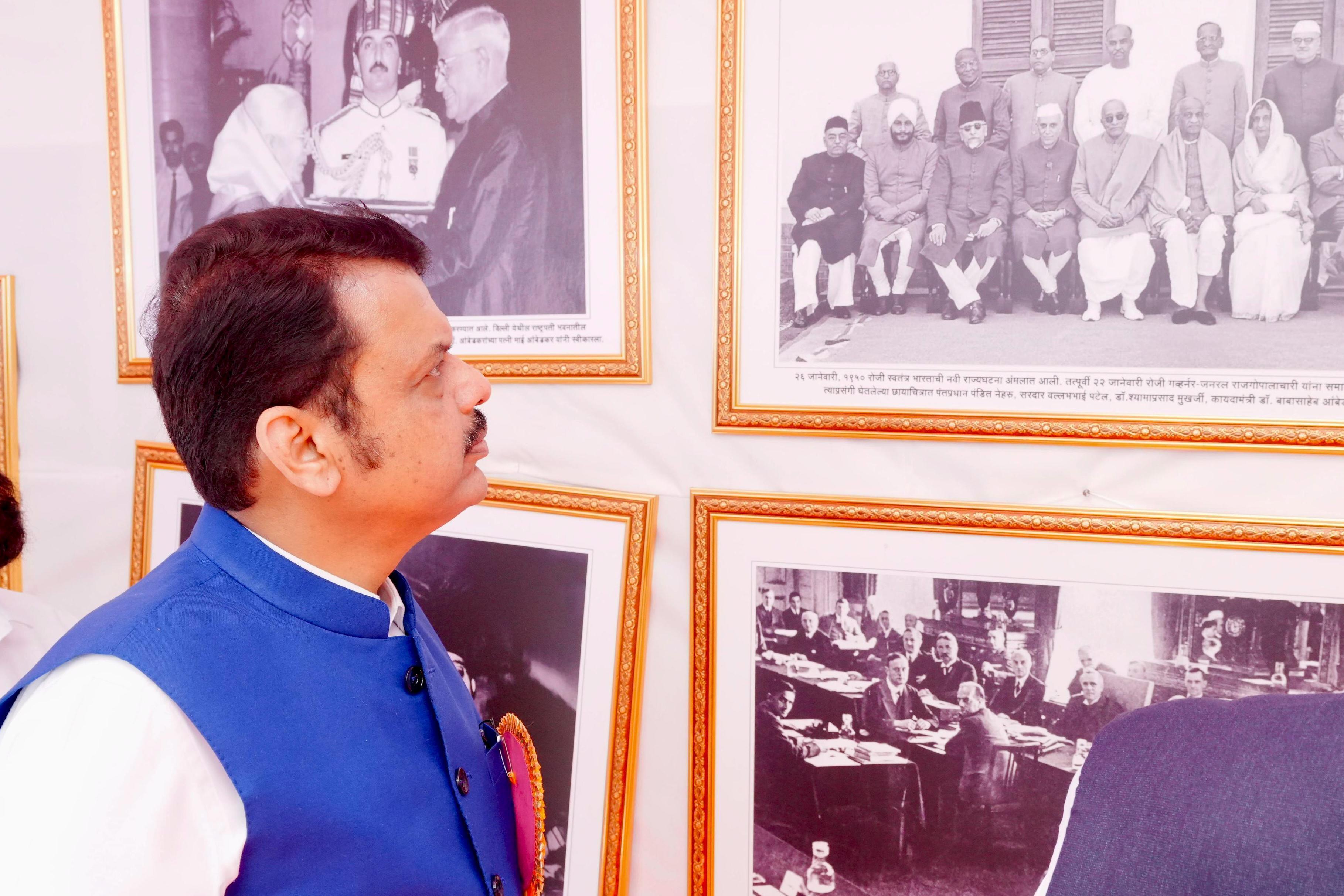 चैत्यभूमि, जो डॉ. आंबेडकर का अंतिम विश्राम स्थल है, हर वर्ष उनकी जयंती पर लाखों अनुयायियों और श्रद्धालुओं का प्रमुख केंद्र बन जाता है. इस वर्ष भी सुबह से ही श्रद्धालुओं का सैलाब उमड़ पड़ा. 