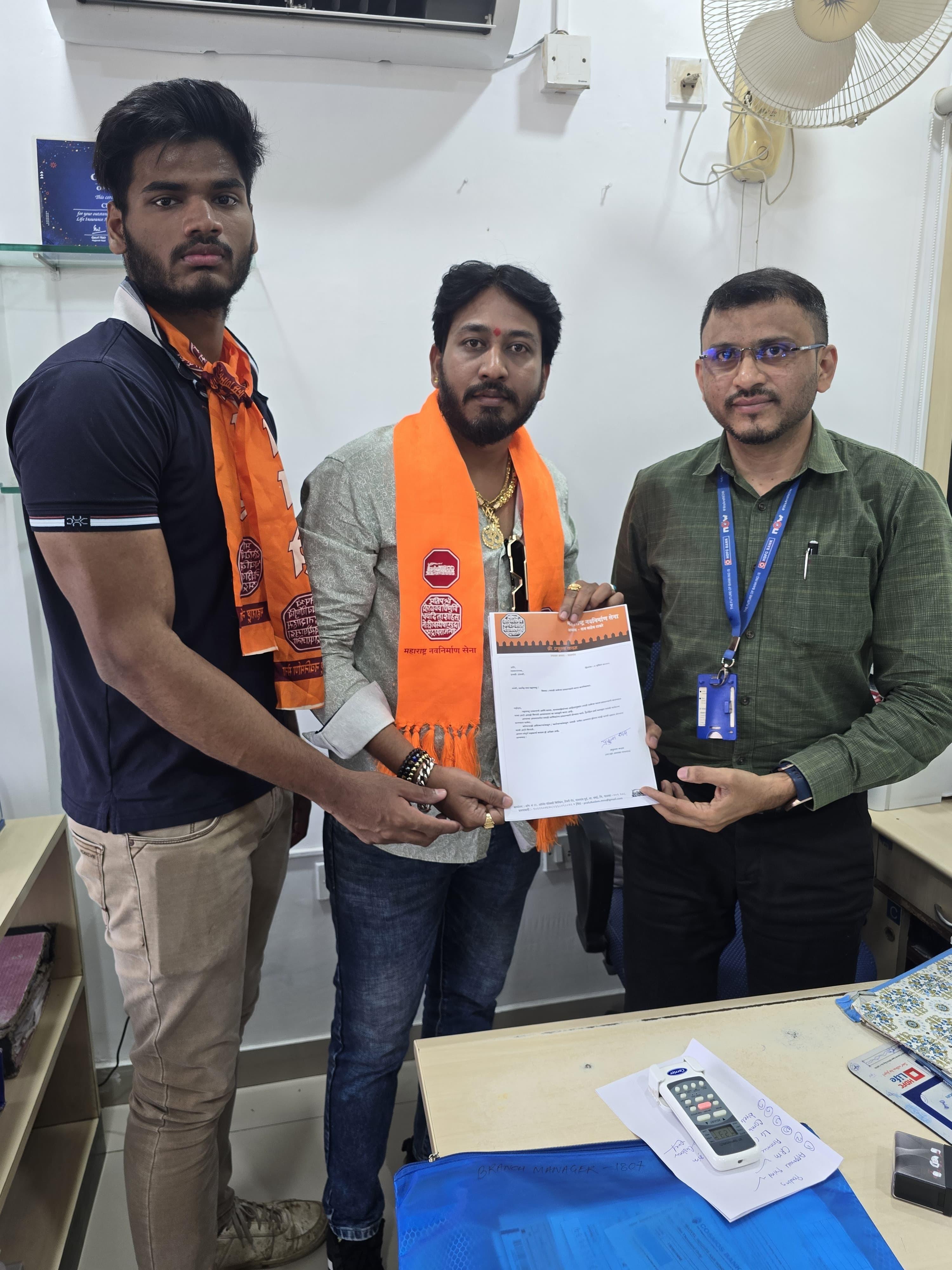 उनकी यह रणनीति स्पष्ट करती है कि पार्टी मराठी भाषा के संरक्षण और प्रचार के लिए किसी भी हद तक जा सकती है.