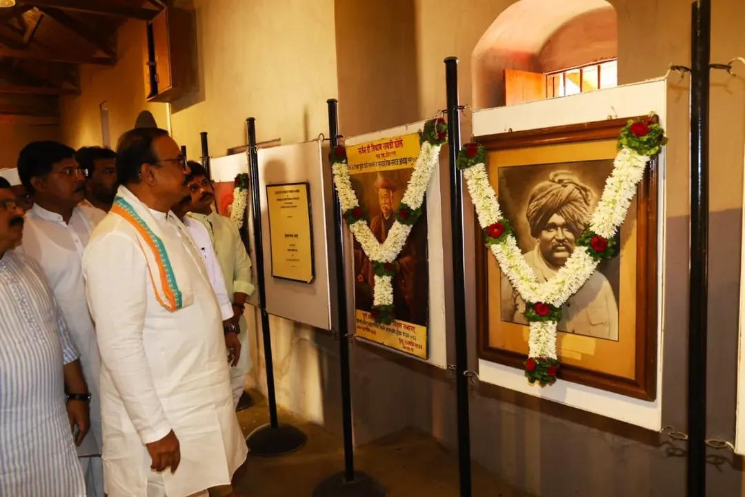 उनकी श्रद्धांजलि यात्रा ने महात्मा फुले के योगदान को सम्मानित करने और उनकी विचारधारा को जीवित रखने के संकल्प को दोहराया.