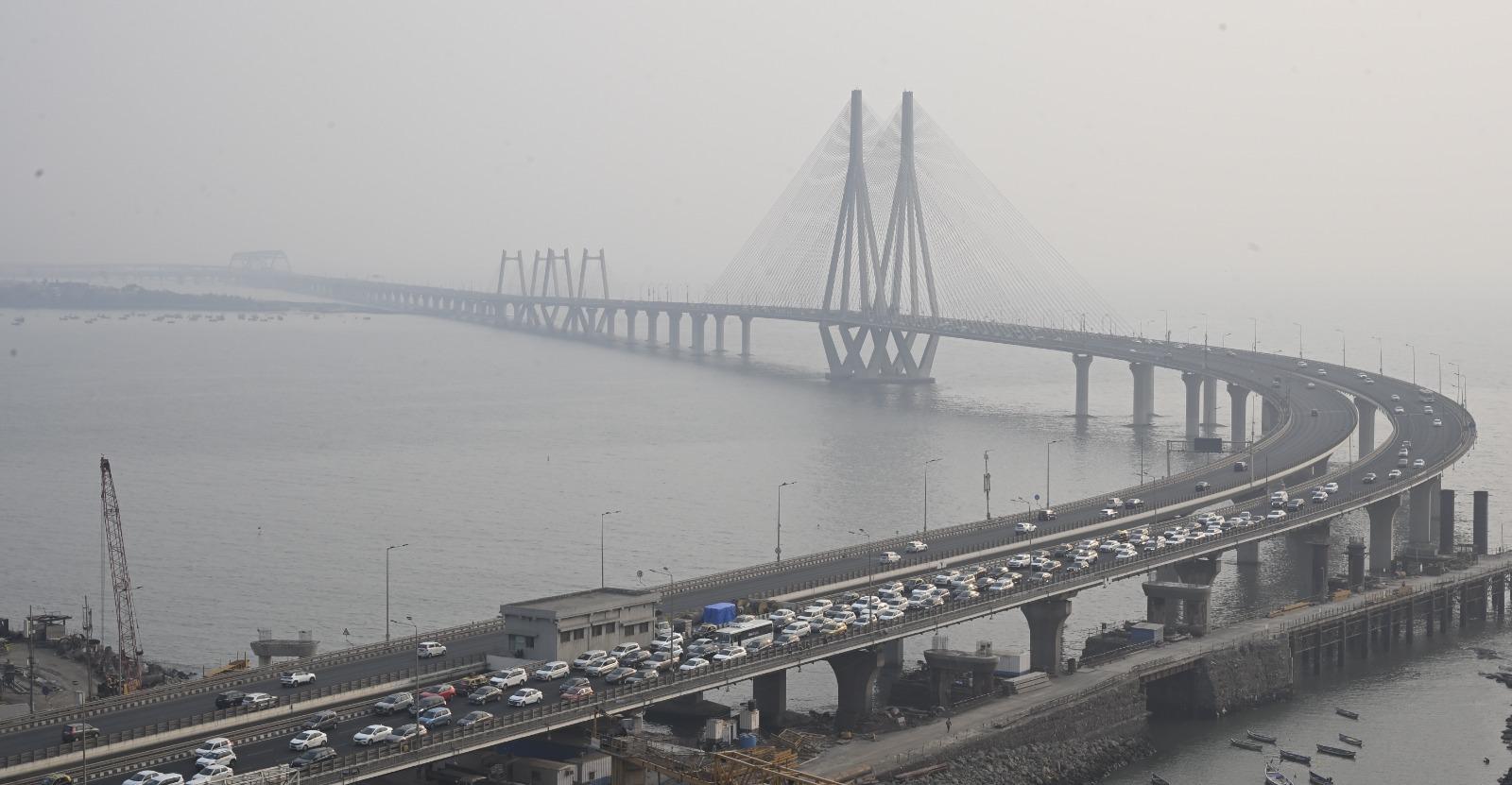एमईपी इंफ्रास्ट्रक्चर, जो इन टोल मार्गों का संचालन करती है, के अधिकारियों ने बताया कि पहली बार में कुछ वाहन चालकों को जानकारी की कमी थी, 