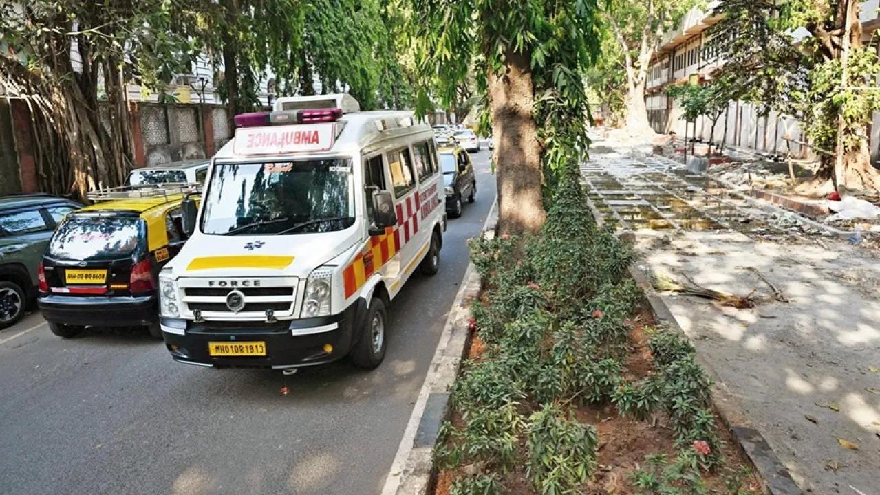 Iमाटुंगा से लोखंडवाला तक, मुंबईकरों की सुरक्षा अधर में, सड़क निर्माण बना जानलेवा