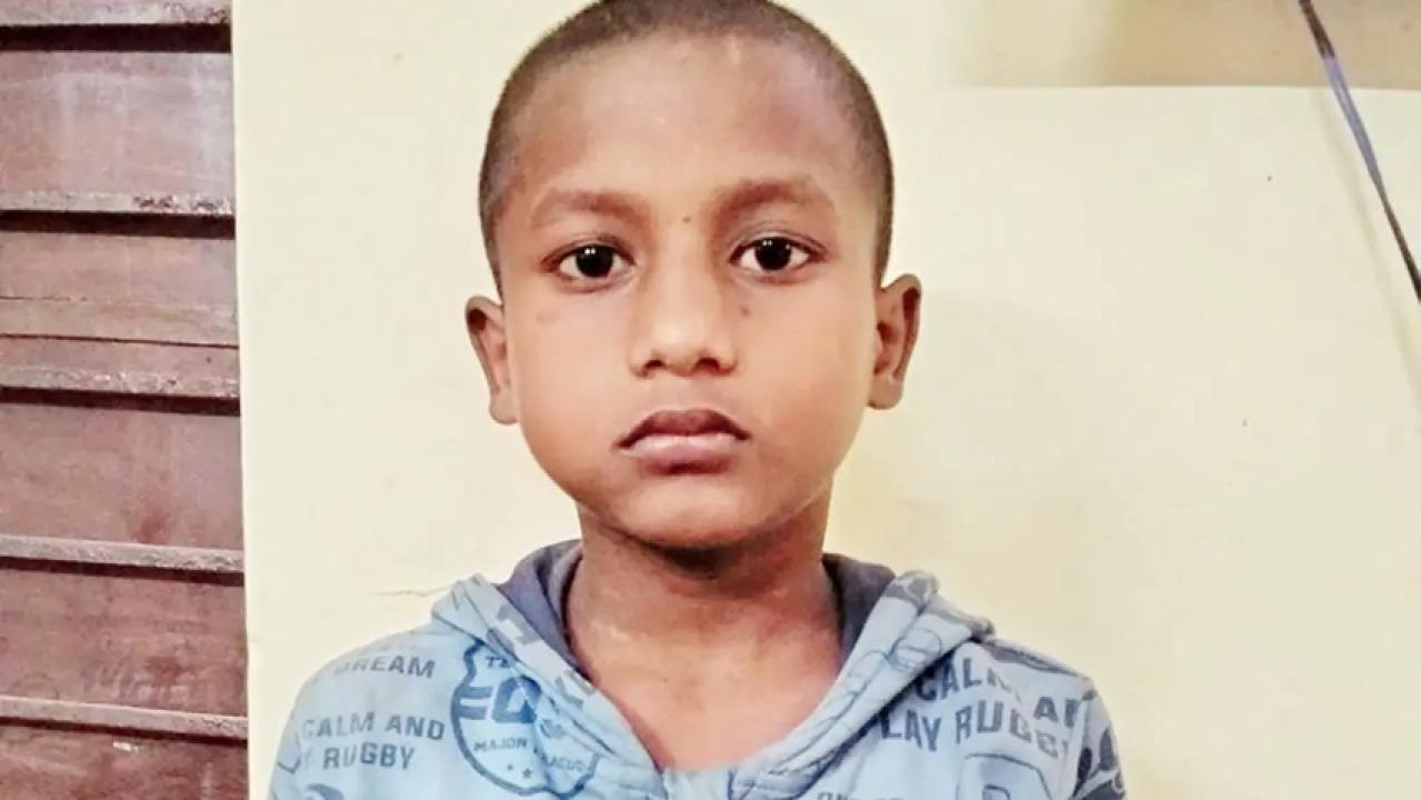 Iठाणे से भागकर UP जा रहे लड़के को झांसी रेलवे स्टेशन पर चाइल्डलाइन ने पकड़ा