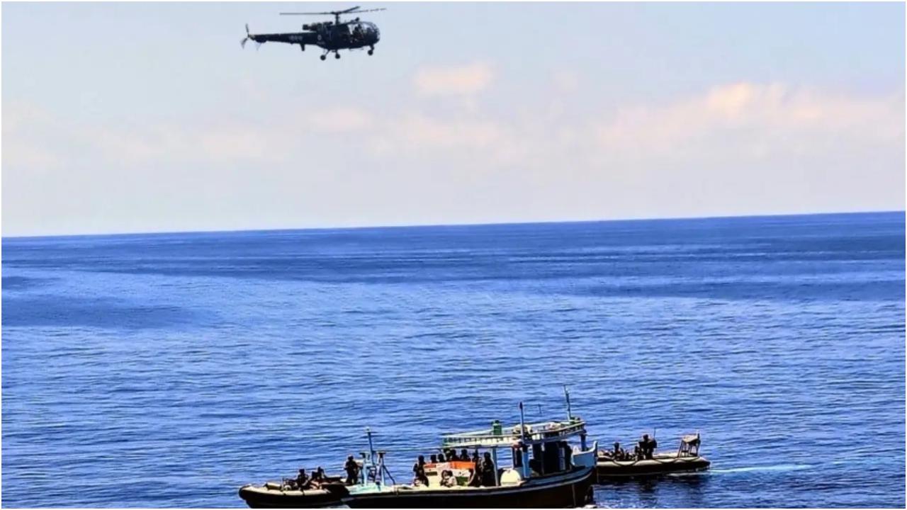 31 मार्च, 2025 को गश्त के दौरान, INS तरकश को भारतीय नौसेना के P8I विमान से क्षेत्र में संचालित संदिग्ध जहाजों के बारे में कई इनपुट मिले, बयान में कहा गया है.