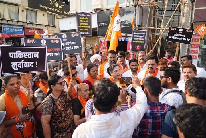 आदित्य ठाकरे ने शहीदों के प्रति संवेदना व्यक्त की, घायलों के शीघ्र स्वस्थ होने की कामना की और सुरक्षा चूक पर गहन जांच की मांग की. 