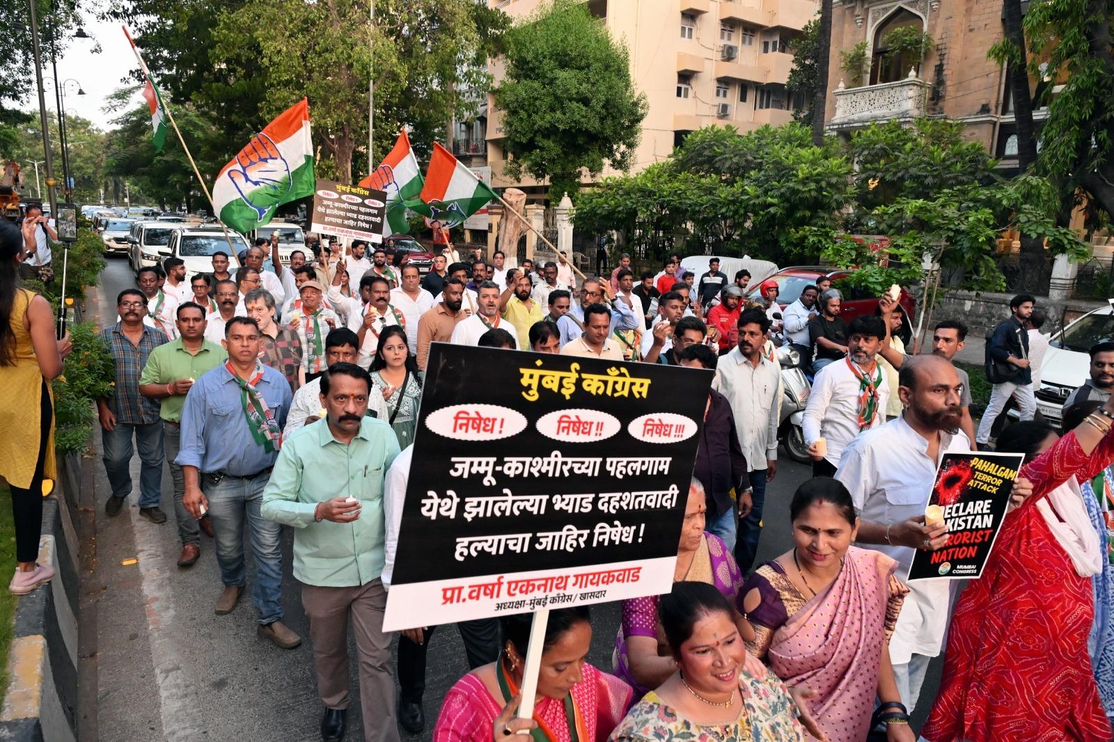 उन्होंने केंद्र सरकार पर निशाना साधते हुए कहा, 