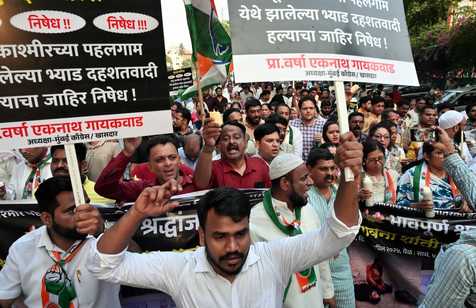 बताया जा रहा है कि 22 अप्रैल को बैसरन घाटी में हुए इस हमले में मारे गए लोगों में महाराष्ट्र के छह, उत्तर प्रदेश, मध्यप्रदेश, कर्नाटक, ओडिशा, गुजरात और तमिलनाडु के पर्यटक शामिल हैं. 
