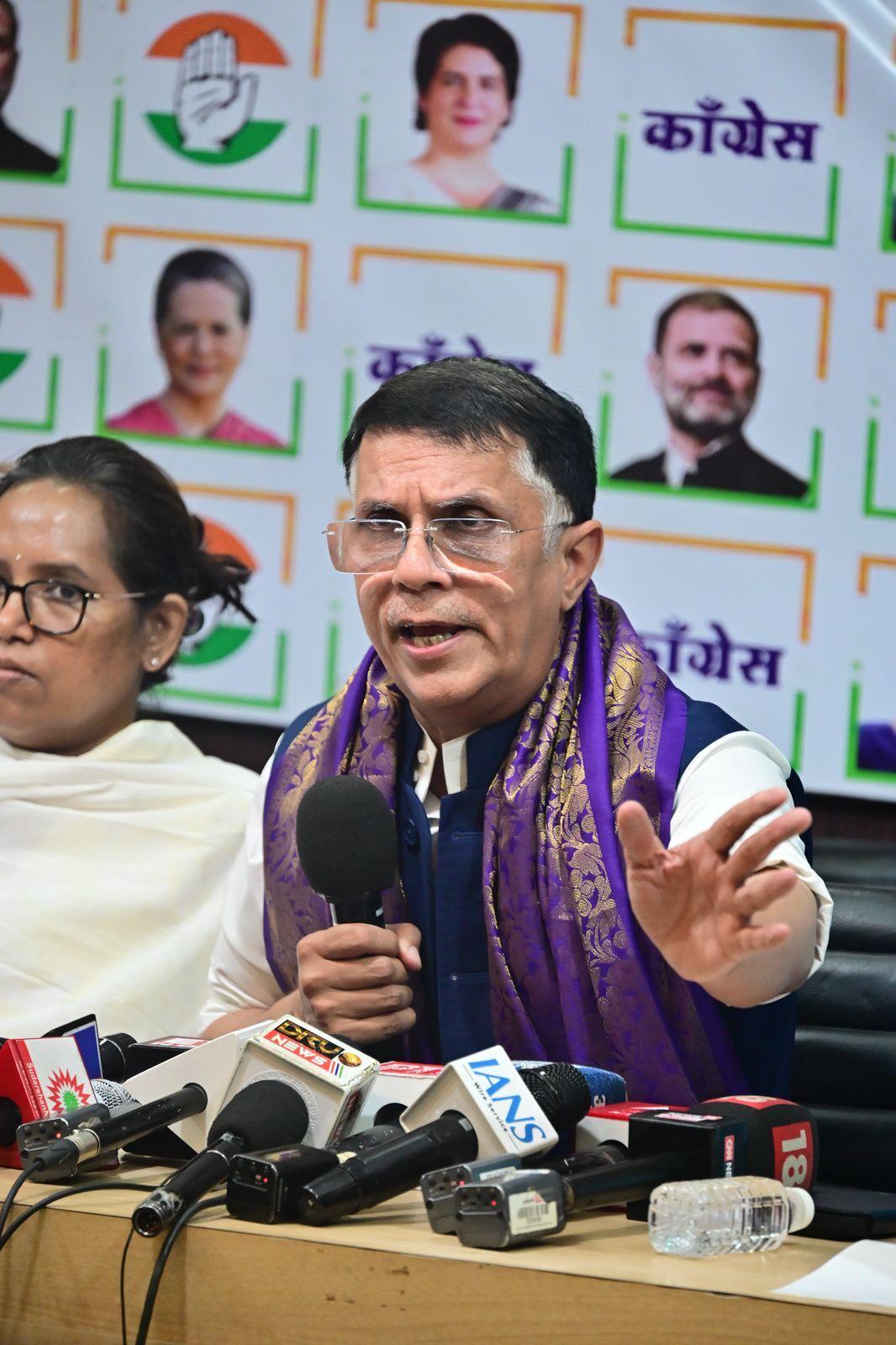 वर्षा गायकवाड़ ने भी इस मौके पर भाजपा सरकार की आलोचना करते हुए कहा कि ईडी का इस्तेमाल विपक्षी नेताओं के खिलाफ किया जा रहा है. 
