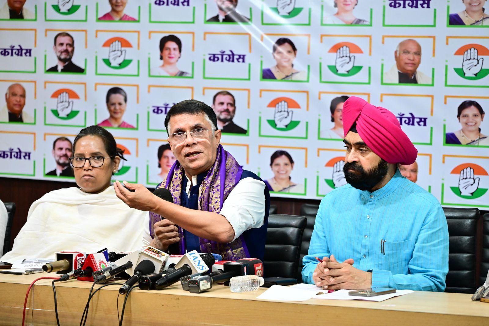 पवन खेड़ा ने यह भी कहा कि कांग्रेस पार्टी इस साजिश का मुकाबला करेगी और सत्य की जीत होगी. उन्होंने पार्टी के नेताओं को आश्वस्त करते हुए कहा, 