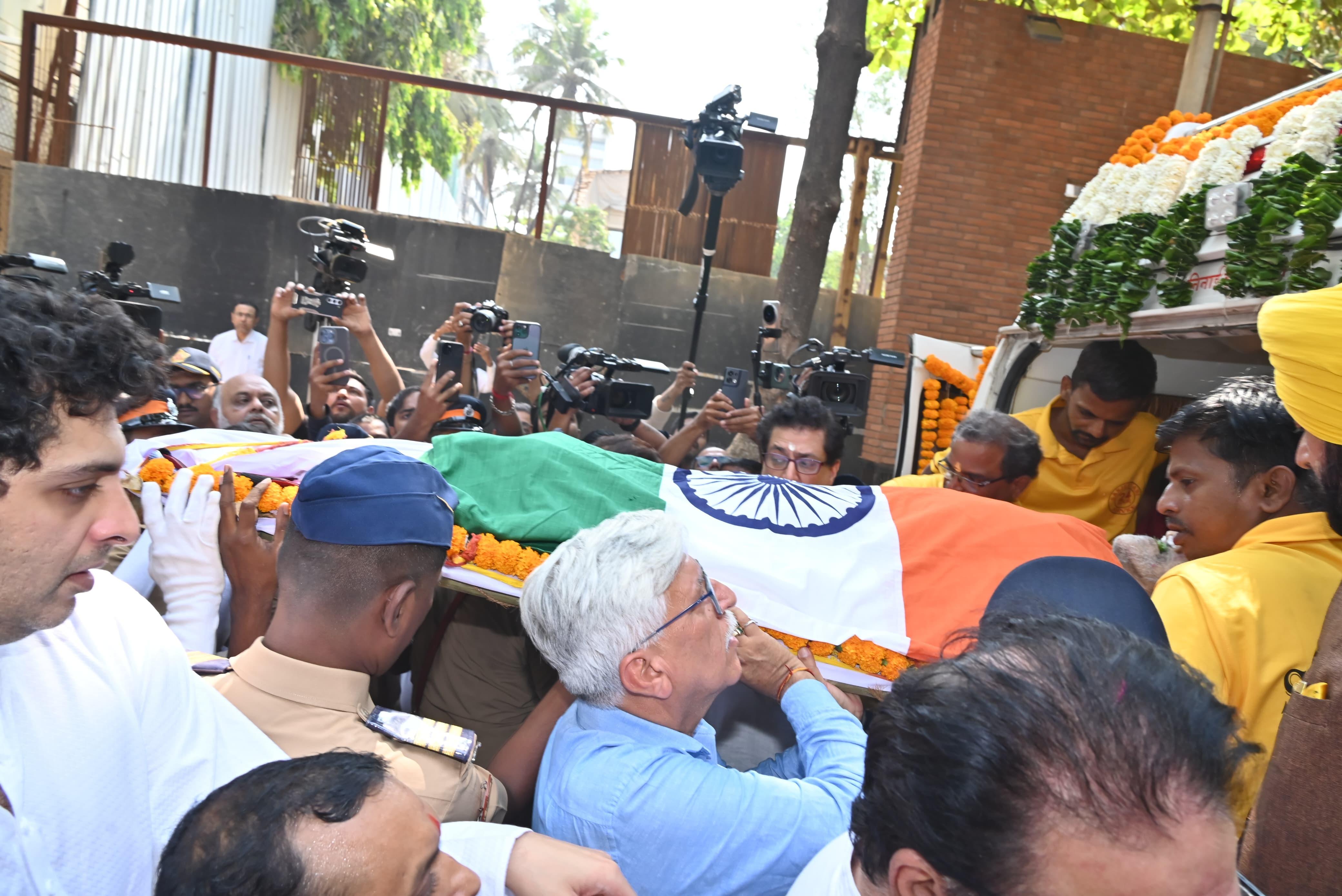 मनोज कुमार की पहचान सिर्फ एक अभिनेता के रूप में नहीं, बल्कि एक निर्माता और निर्देशक के रूप में भी थी. 
