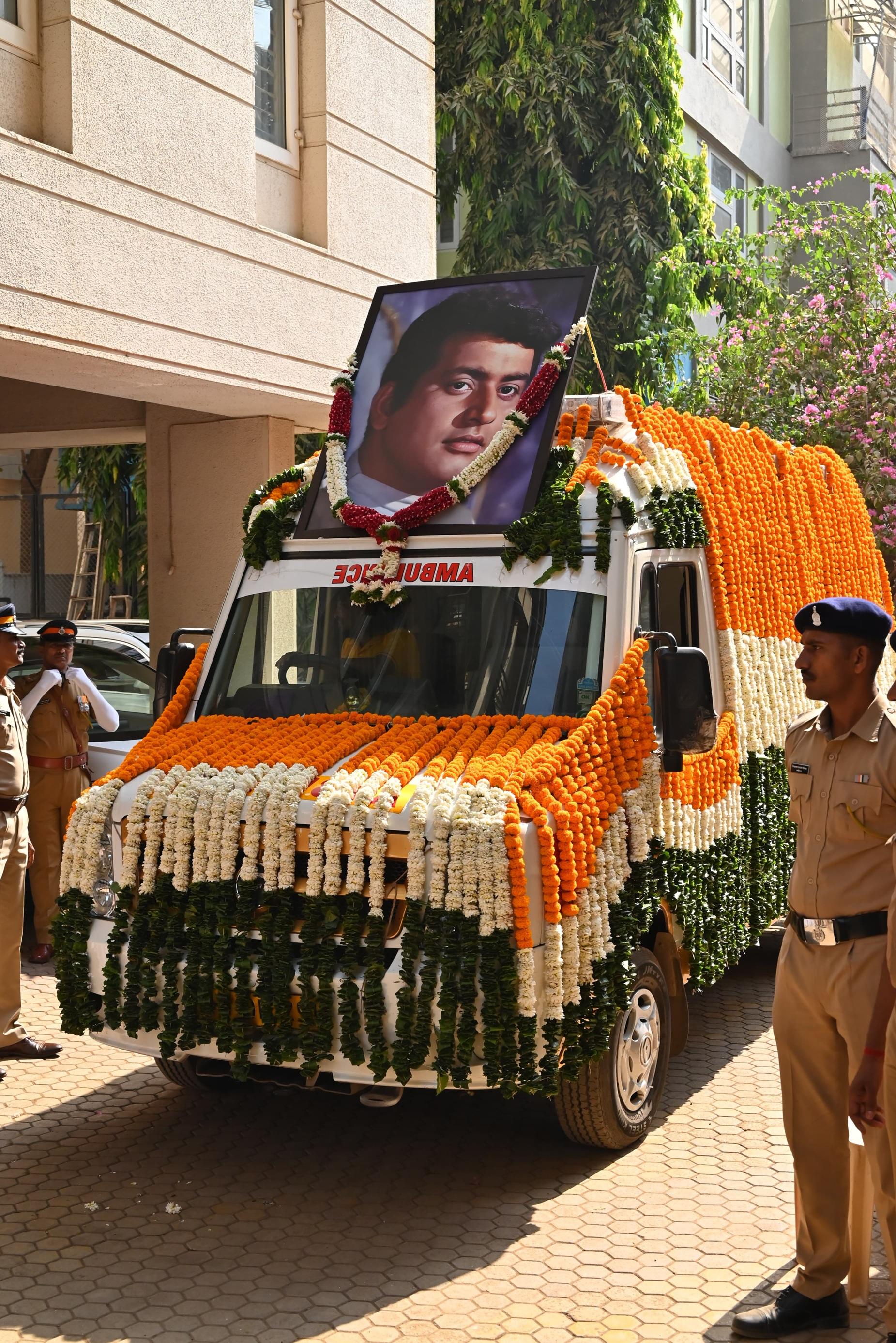 उनकी फिल्मों ने न केवल बॉलीवुड को प्रेरित किया, बल्कि देश की जनता को भी अपने कर्तव्यों और देशभक्ति के प्रति जागरूक किया.