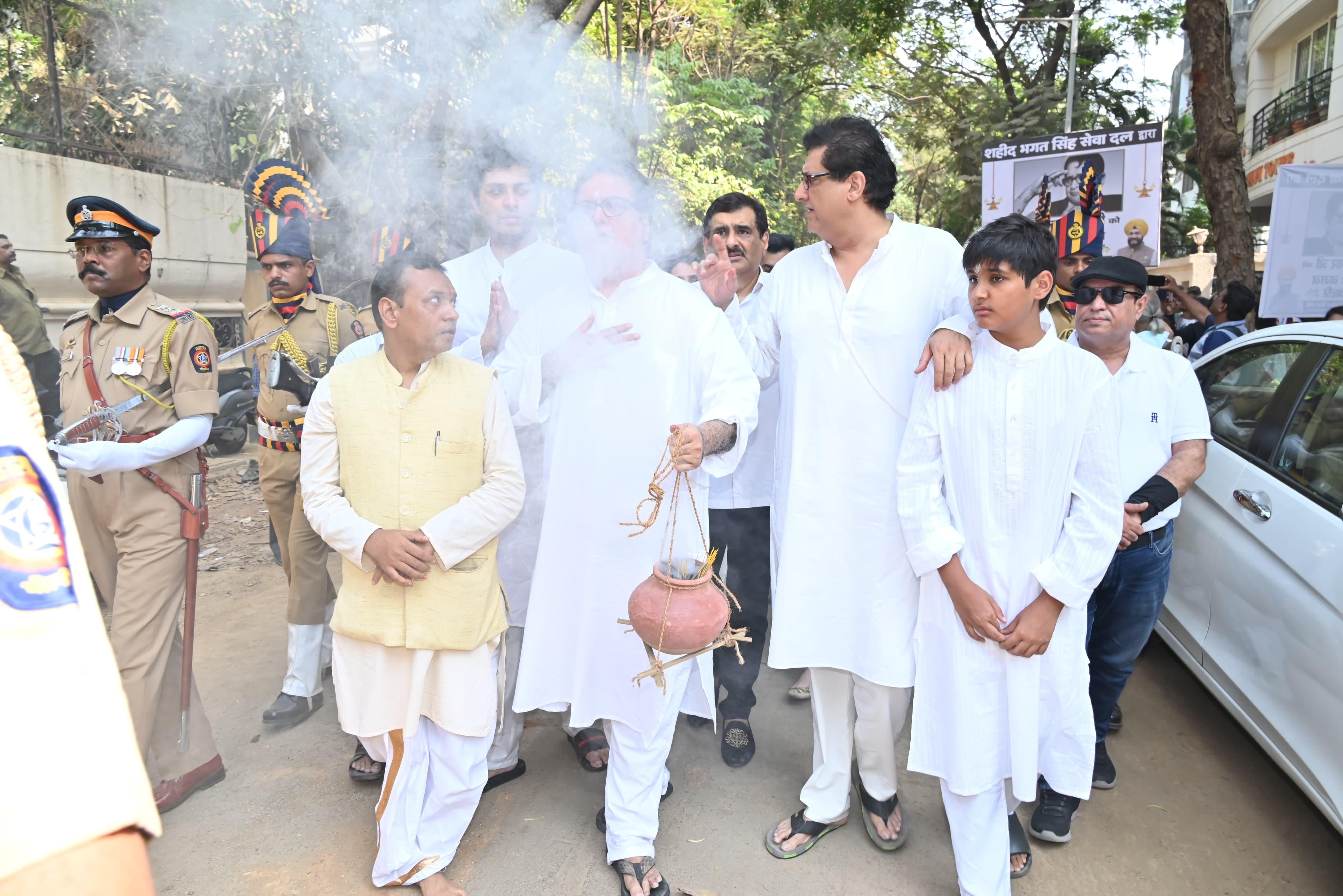 उनके द्वारा निभाए गए देशभक्ति और सामाजिक संदेशों वाले किरदारों ने कई पीढ़ियों को प्रेरित किया है और वे हमेशा हमारे दिलों में जिंदा रहेंगे.