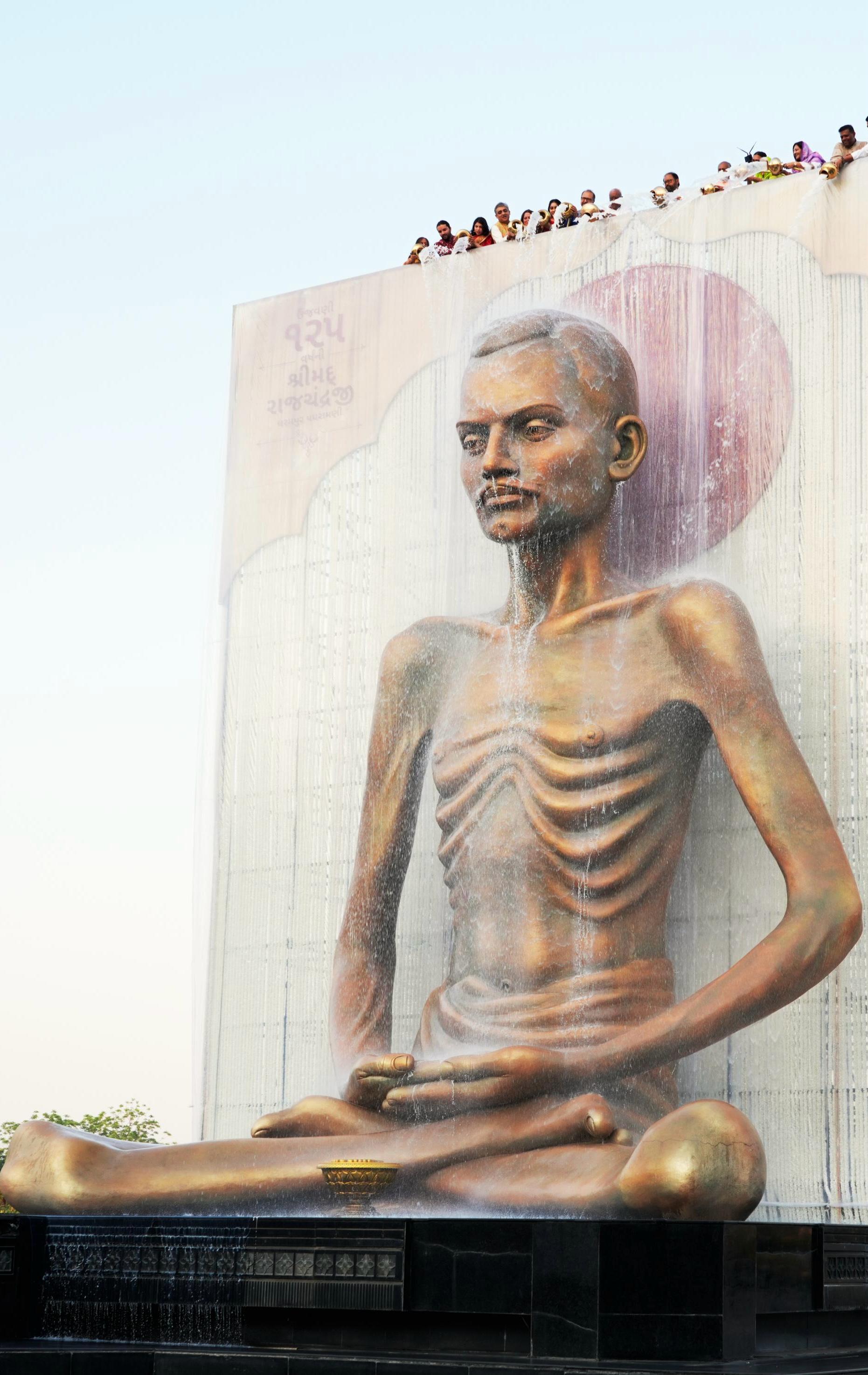 इस शुभ अवसर पर पूज्य गुरुदेव श्री राकेशजी ने श्री लक्ष्मीनारायण मंदिर में विशेष धर्मपुरवासियों को सत्संग से लाभान्वित किया और लोगों को उच्च जीवन जीने की प्रेरणा दी. धरमपुर के लेडी विल्सन संग्रहालय में श्रीमद राजचंद्रजी के धरमपुर के साथ संबंध पर एक प्रदर्शनी का शुभारंभ किया गया.