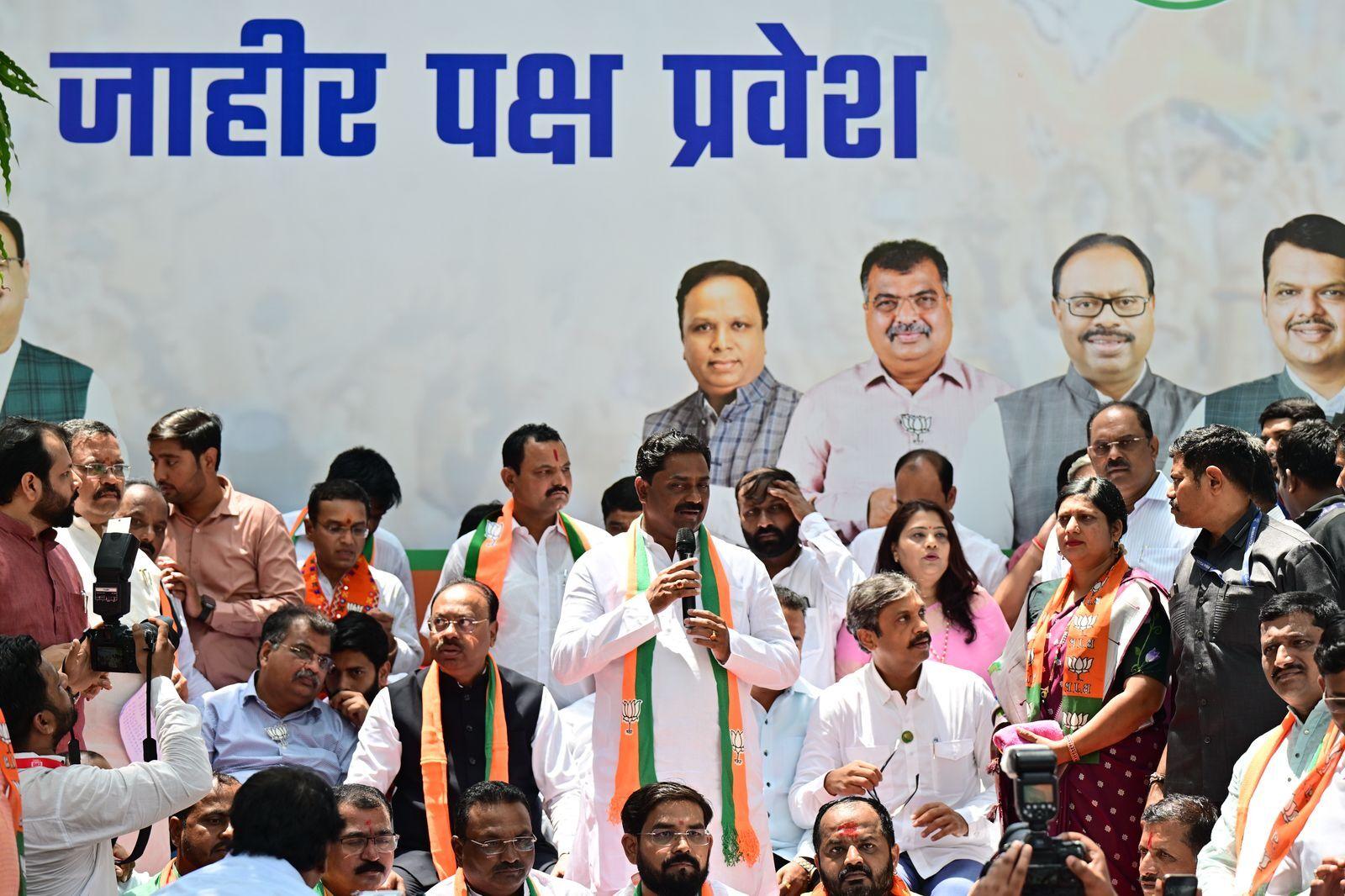 पार्टी छोड़ने की वजह बताते हुए थोपटे ने कहा, “मैं एक कट्टर कांग्रेसी था. मैंने पार्टी के लिए पूरी निष्ठा और ईमानदारी से काम किया, महा विकास अघाड़ी सरकार के लिए भी योगदान दिया. लेकिन न तो मेरे कार्य को पहचान मिली और न ही मेरे समर्पण को.”