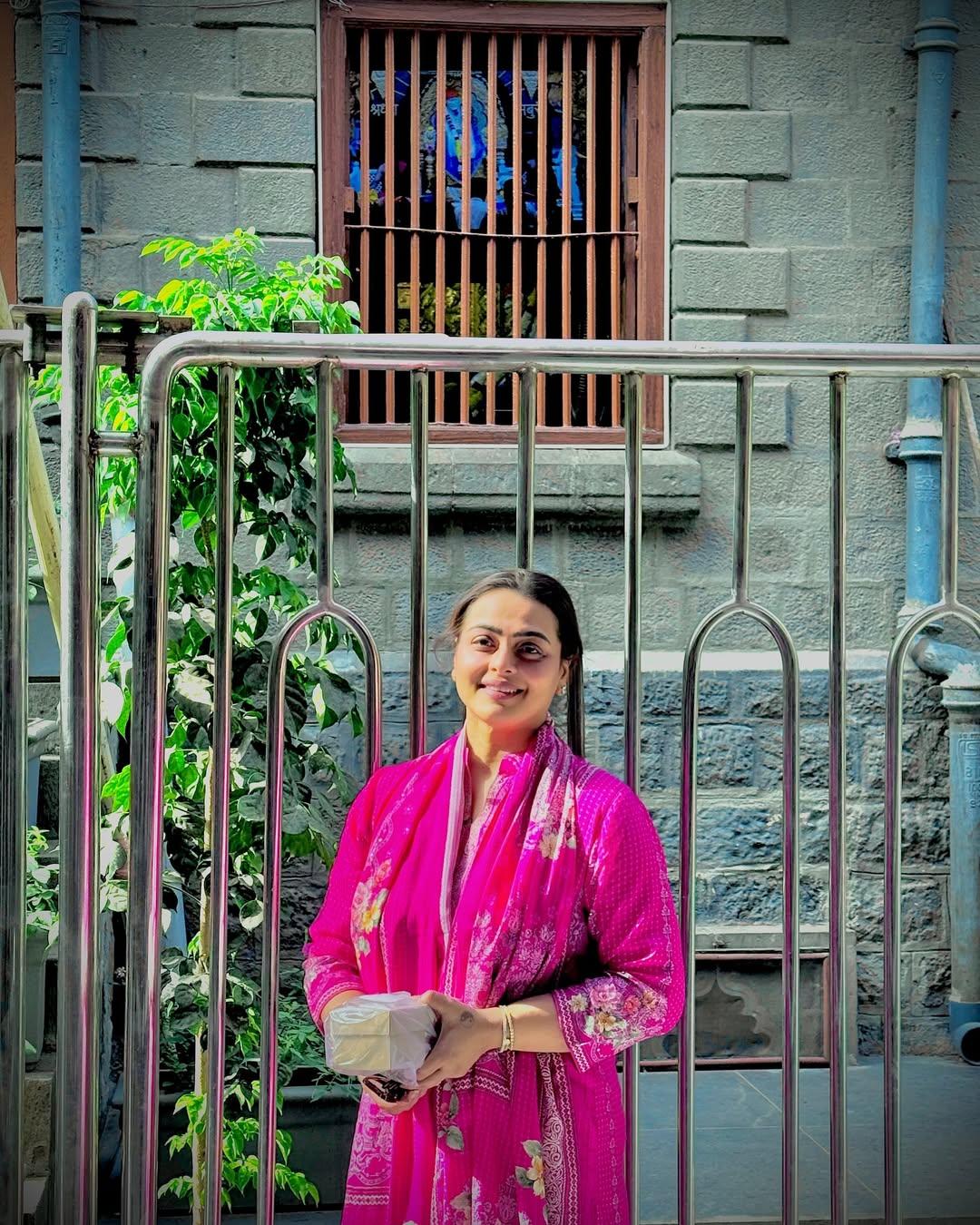 शिल्पा शिरोडकर ने आगे कहा कि जैसे-जैसे समय बीता, उनकी भक्ति और भी प्रगाढ़ होती गई. उन्होंने लिखा, 